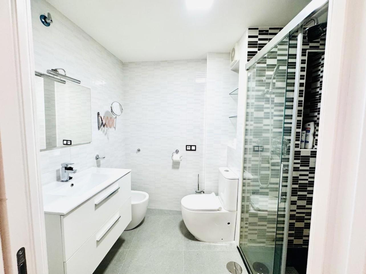 Family Apartment In The Malaga City Center Esterno foto